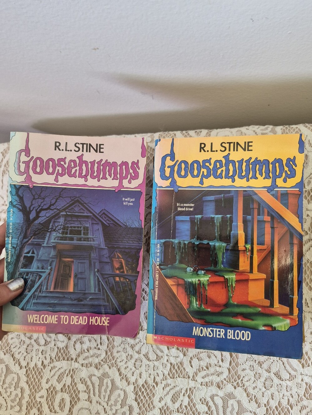 9 Goosebumps Books - Picture 5 of 12